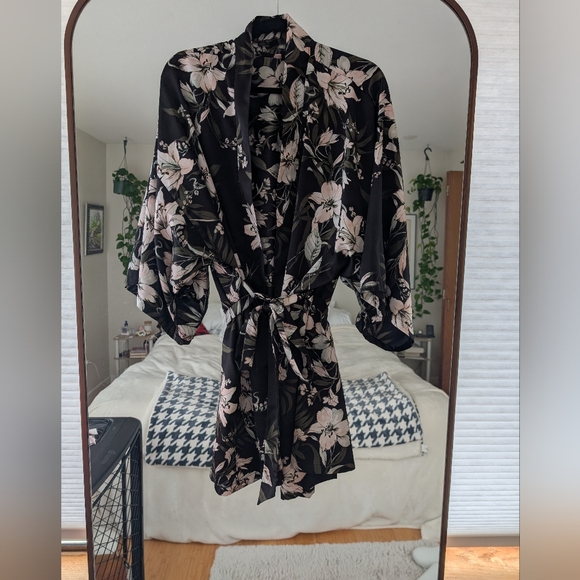 Midnight Bakery Astrid Printed Matte Satin Camitap Set Size L with Robe!! - Picture 8 of 11